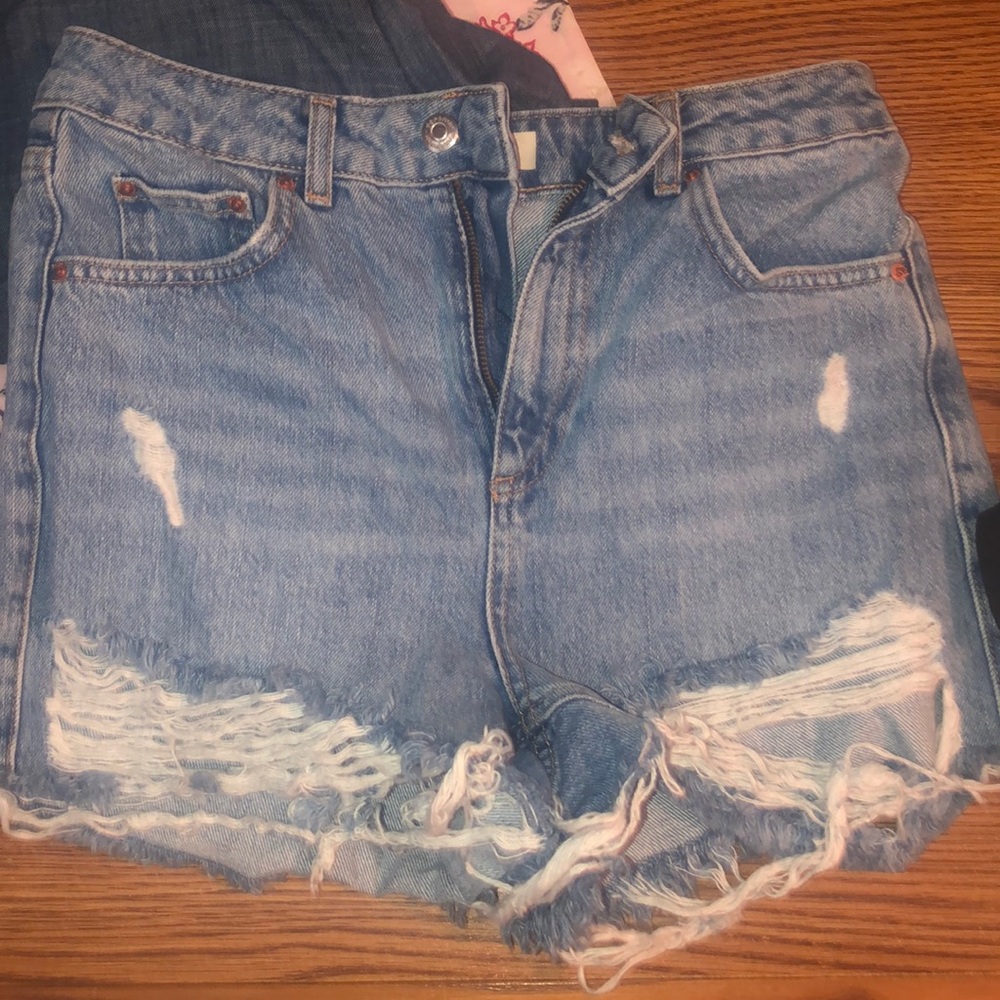 Distressed moto denim shorts